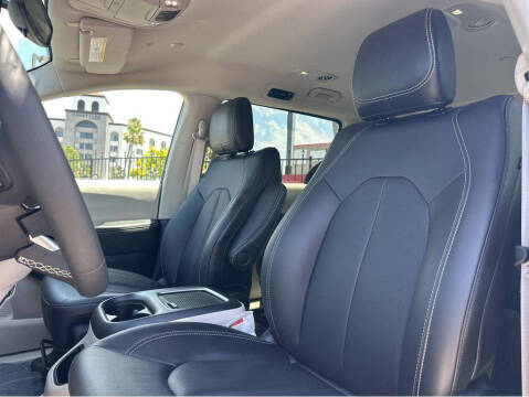 2024 Chrysler Pacifica Plug-In Hybrid