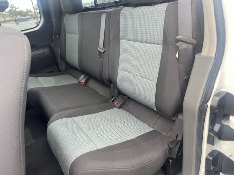 2005 Nissan Titan SE