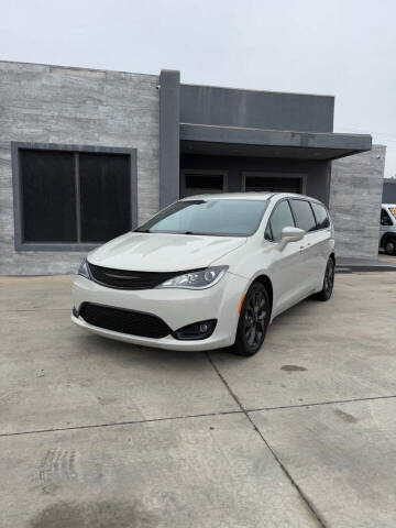 2020 Chrysler Pacifica Touring