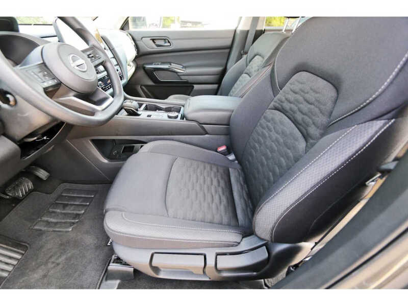 2025 Nissan Pathfinder S