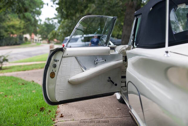 1957 Ford Thunderbird