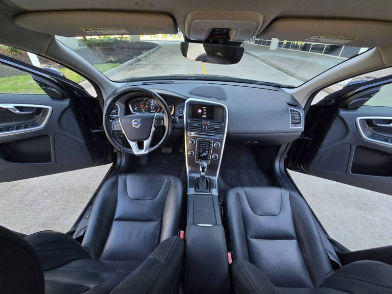 2016 Volvo XC60 T5 Drive-E Platinum