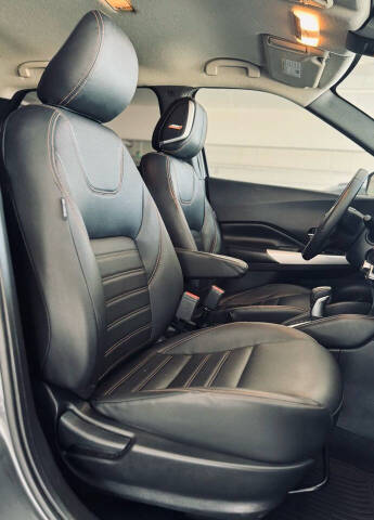 2020 Nissan Kicks SR