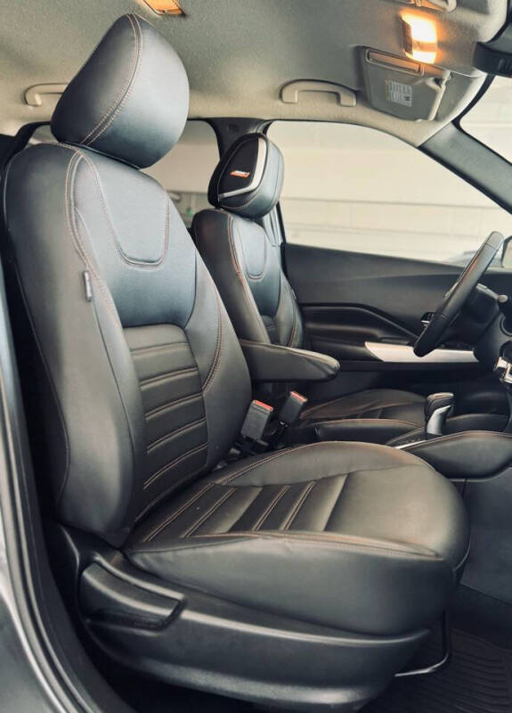 2020 Nissan Kicks SR