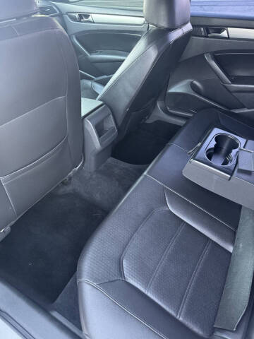 2014 Volkswagen Passat 1.8T Wolfsburg Edition PZEV