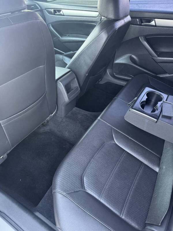 2014 Volkswagen Passat 1.8T Wolfsburg Edition PZEV