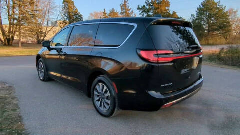 2023 Chrysler Pacifica Plug-In Hybrid Touring L