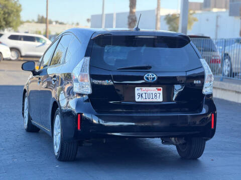 2012 Toyota Prius v Five