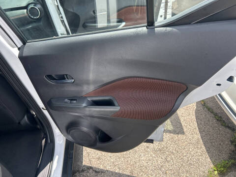 2021 Nissan Kicks SR