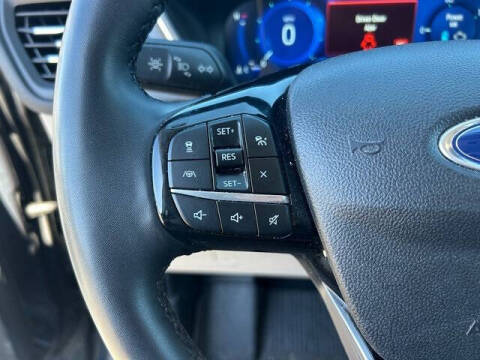 2022 Ford Escape Hybrid Titanium