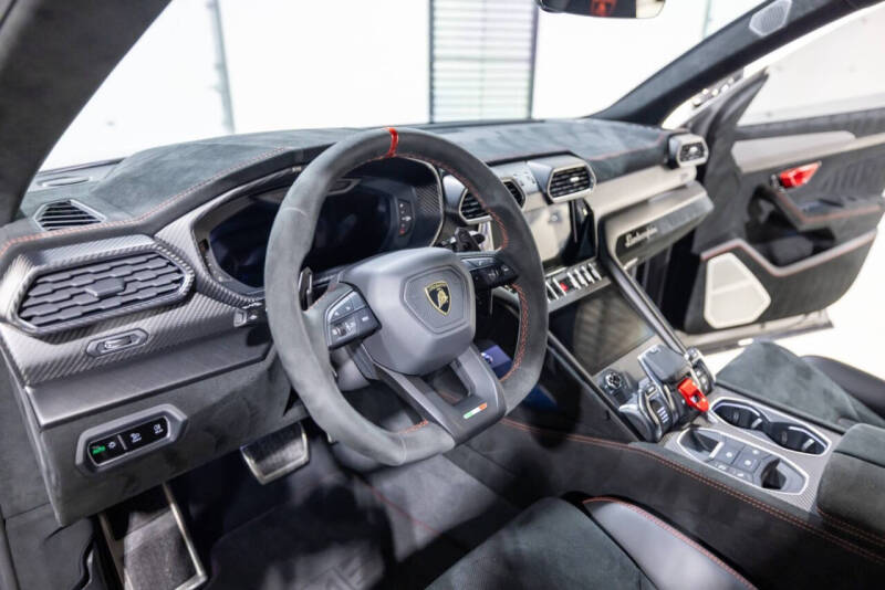 2023 Lamborghini Urus Performante