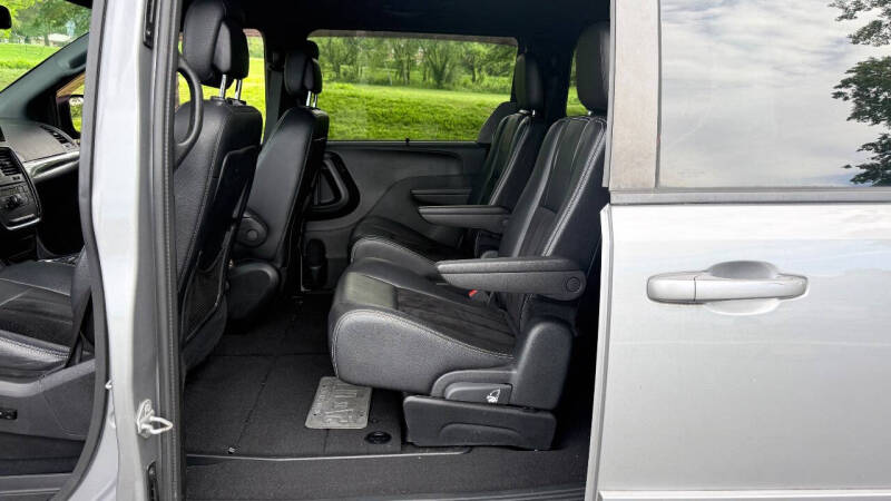 2016 Dodge Grand Caravan SXT Plus