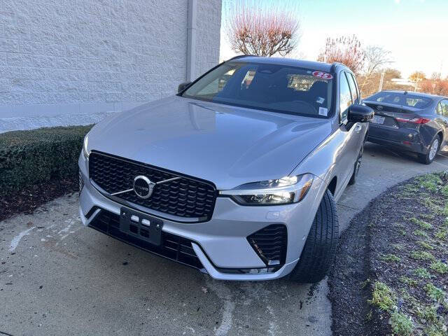 2025 Volvo XC60 B5 Plus Dark Theme
