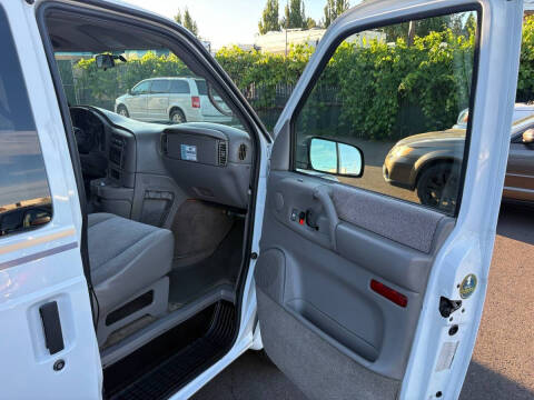 2003 GMC Safari SLT
