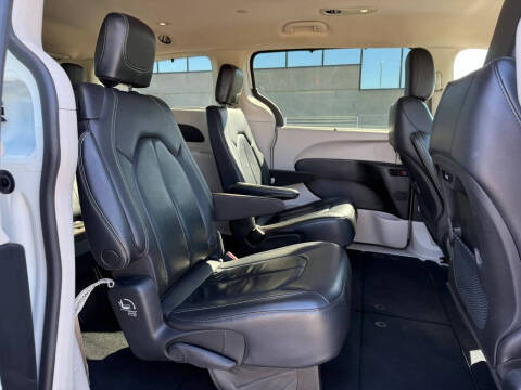 2022 Chrysler Pacifica Touring L