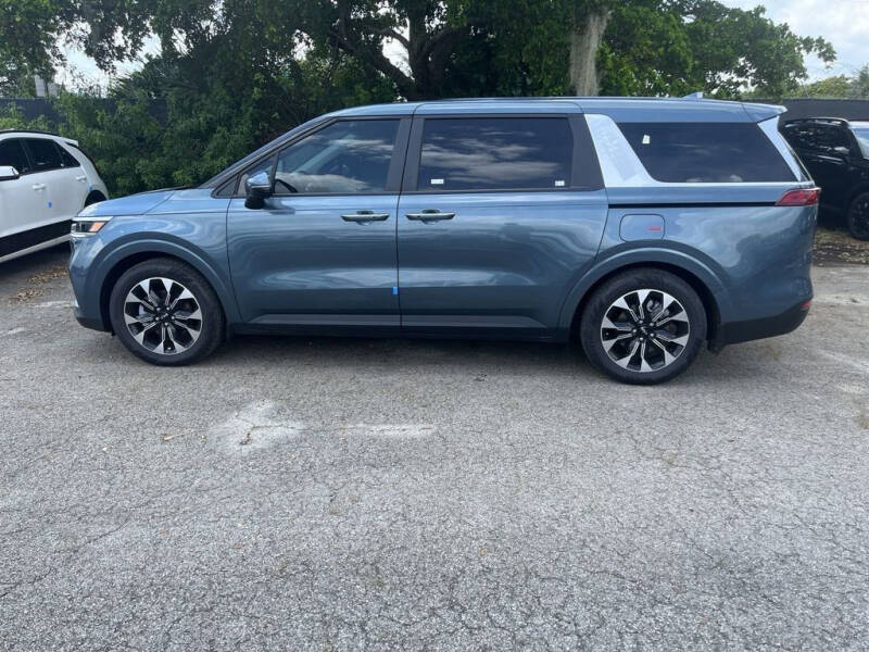 2024 Kia Carnival EX