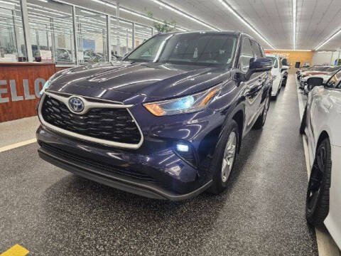 2022 Toyota Highlander Hybrid for sale at Dixie Imports in Fairfield OH