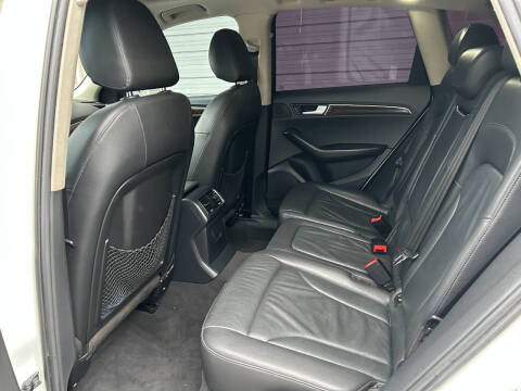 2011 Audi Q5 2.0T quattro Premium