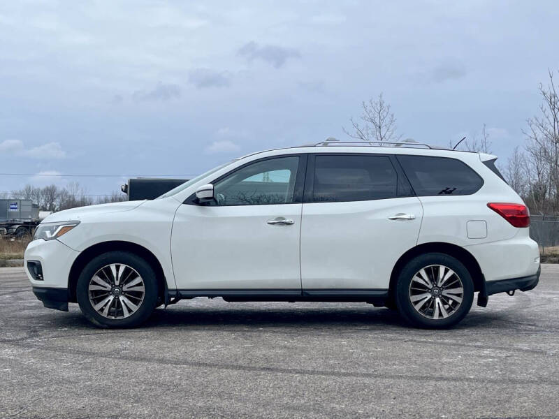 2017 Nissan Pathfinder SV