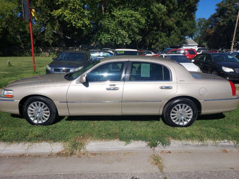 2007 Lincoln Town Car for sale at D and D Auto Sales in Topeka KS