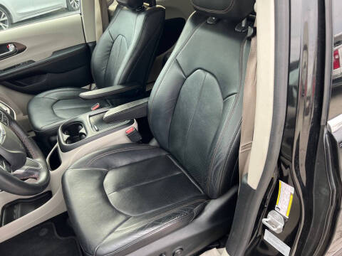 2017 Chrysler Pacifica Touring-L Plus