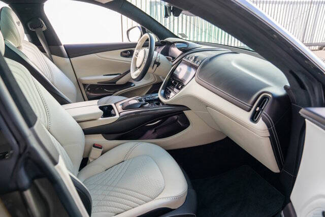 2021 Aston Martin DBX 32