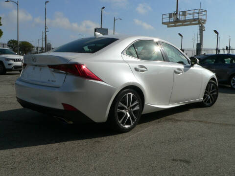 2018 Lexus IS 300 for sale at South Bay Pre-Owned in Los Angeles CA