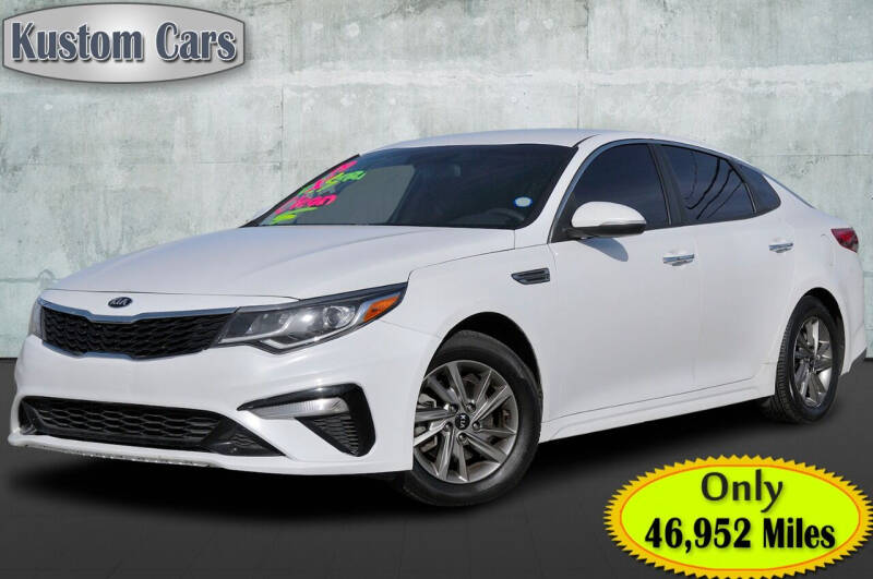 2019 Kia Optima LX's photo