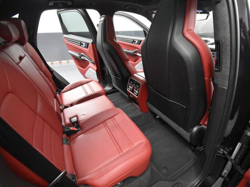 2022 Porsche Cayenne Turbo S E-Hybrid