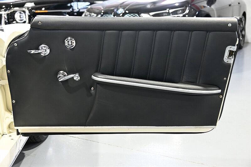 1961 Mercedes-Benz SL-Class 24