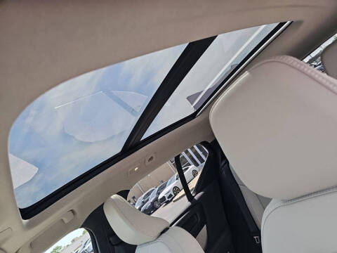2024 Volvo XC40 B5 Plus Bright Theme