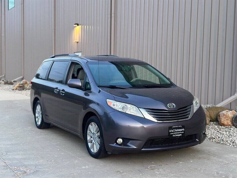 2014 Toyota Sienna XLE photo 4