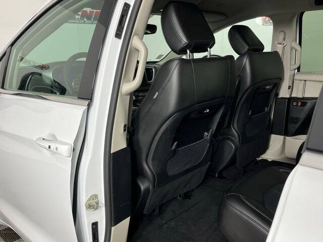2023 Chrysler Pacifica Touring L