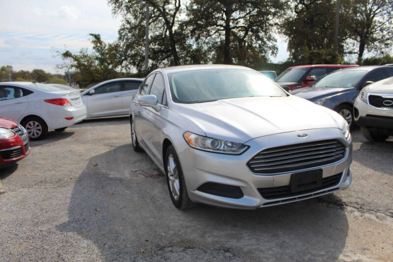 2013 Ford Fusion SE photo 2