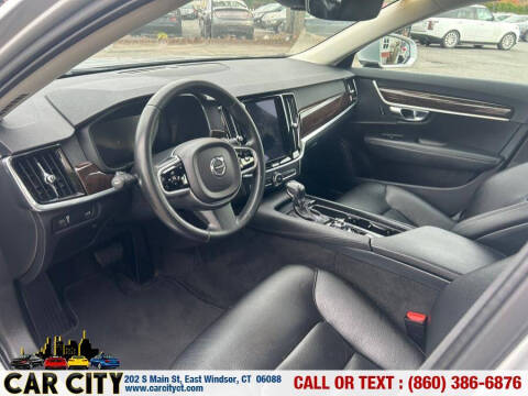 2017 Volvo S90 T6 Momentum