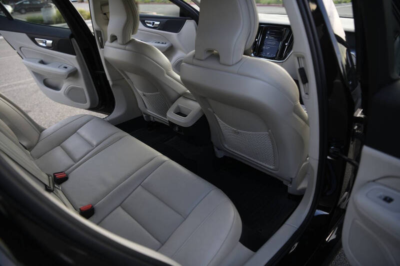 2019 Volvo S60 T5 Momentum