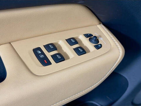 2023 Volvo XC60 B6 Ultimate Bright Theme