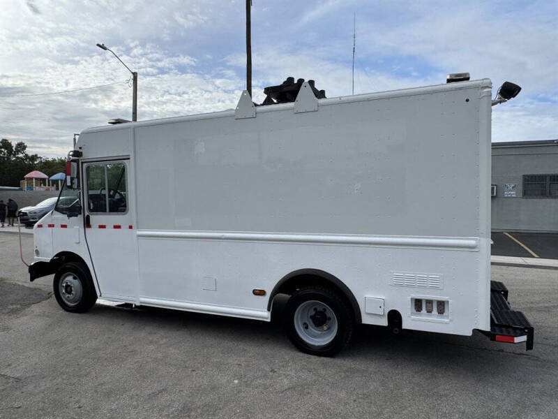 2016 Freightliner MT45 Chassis