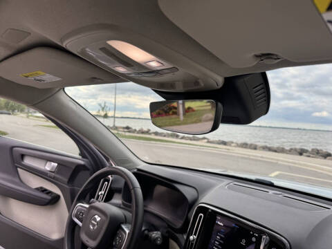 2024 Volvo XC40 B5 Plus Bright Theme