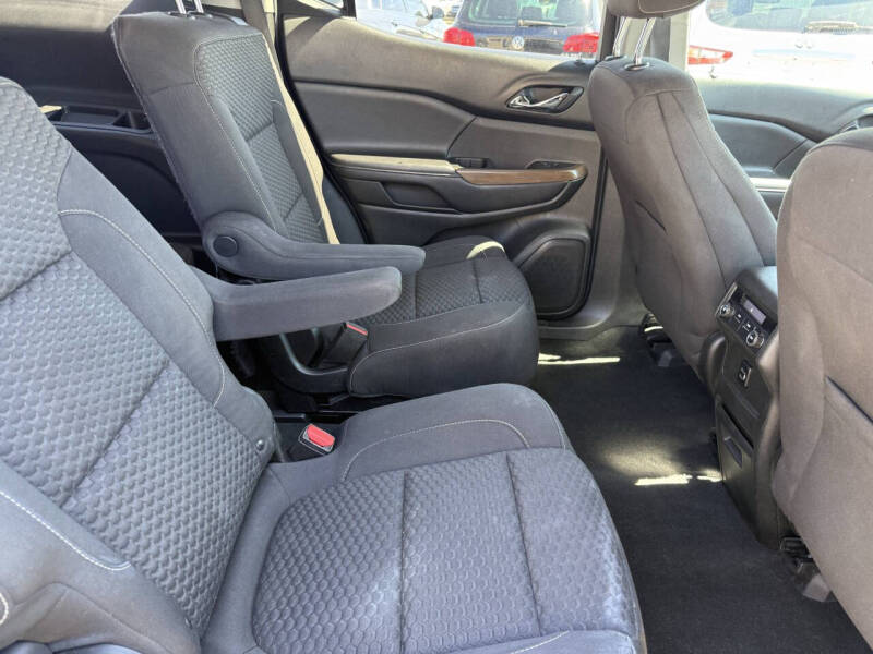 2017 GMC Acadia SLE-2