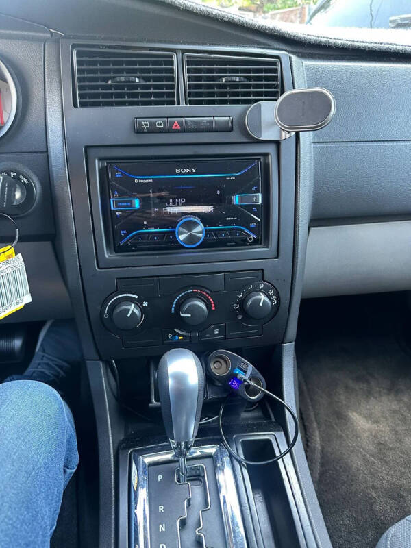 2005 Dodge Magnum SE