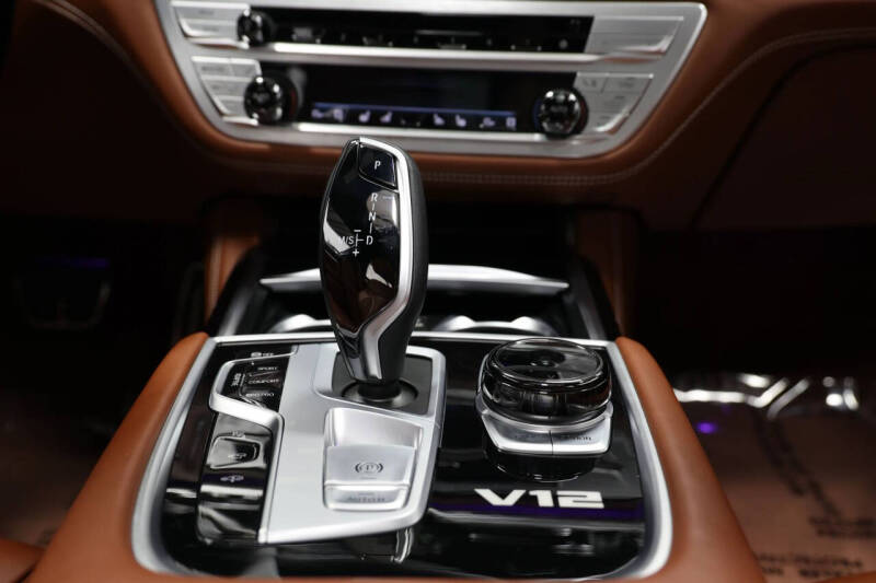 2022 BMW 7 Series M760i xDrive