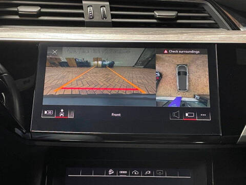 2022 Audi e-tron quattro Premium Plus