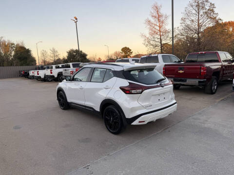 2022 Nissan Kicks SR