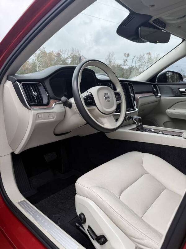 2019 Volvo S60 T6 Momentum