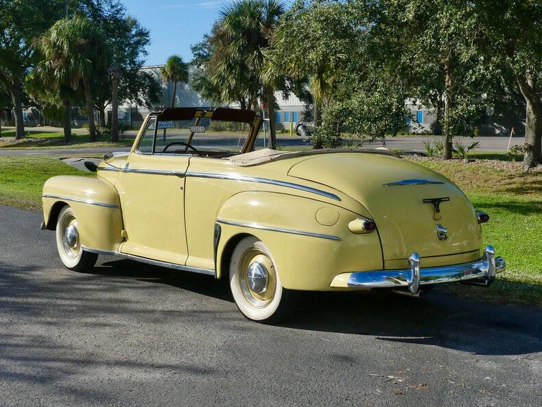 1948 Ford Super Deluxe