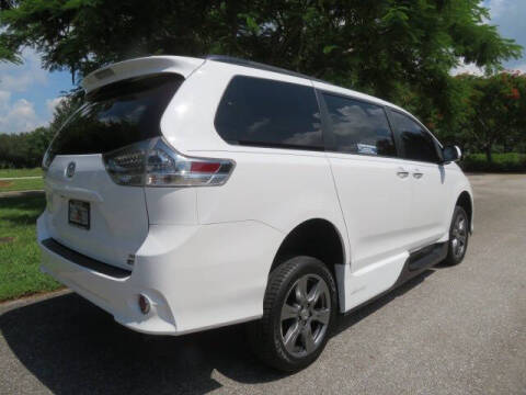2017 Toyota Sienna SE Premium 8-Passenger