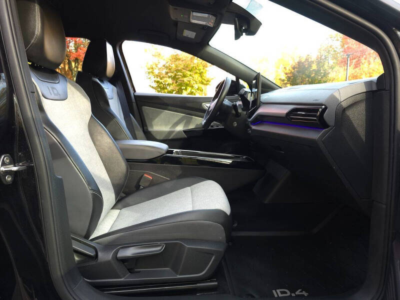 2023 Volkswagen ID.4 Pro