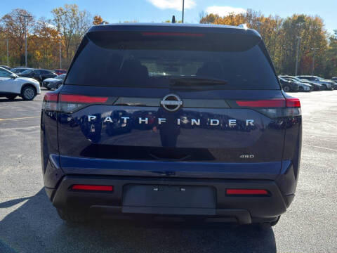 2025 Nissan Pathfinder SV