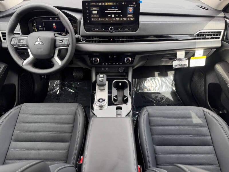 2026 Mitsubishi Outlander SE